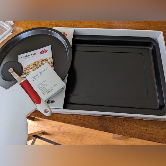 Ballarini Cookin’Italy 3-Pc Non-Stick Pizza Pan Set w/cutter (made in Italy) - Picture 5 of 8